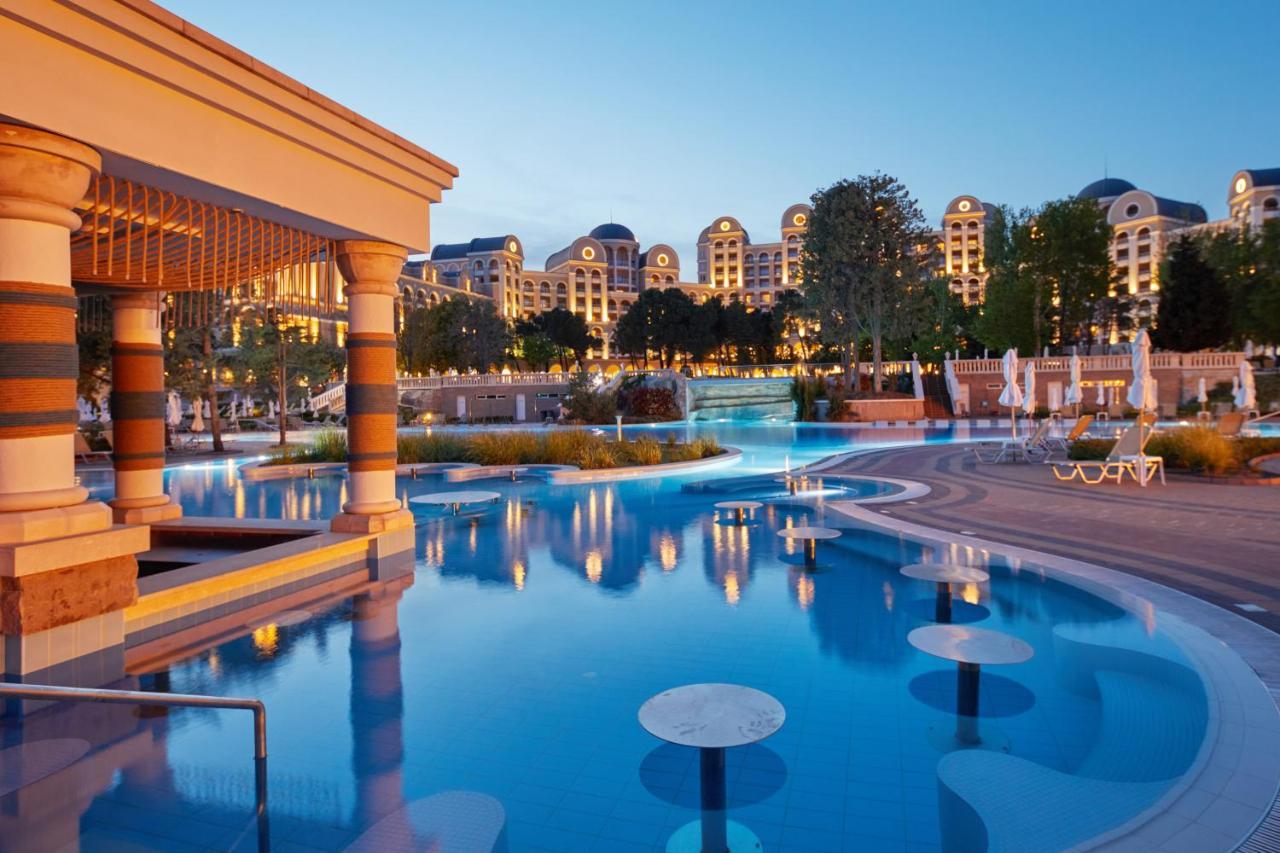 Dreams Sunny Beach Resort And Spa 外观 照片 The resort at night