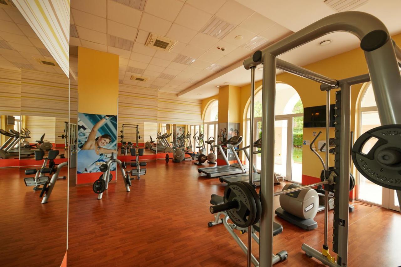 Dreams Sunny Beach Resort And Spa 外观 照片 The gym at the hotel