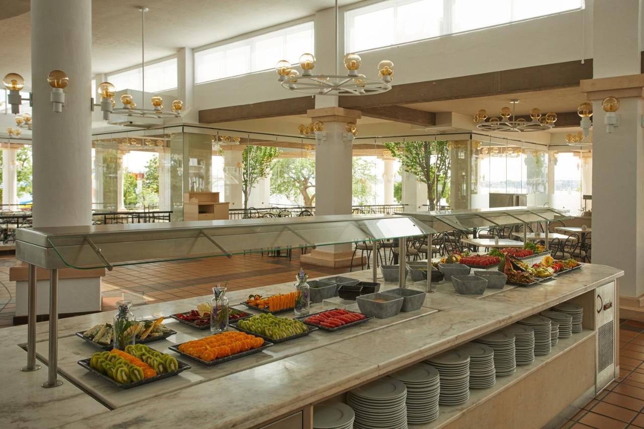 Dreams Sunny Beach Resort And Spa 外观 照片 A buffet at a hotel