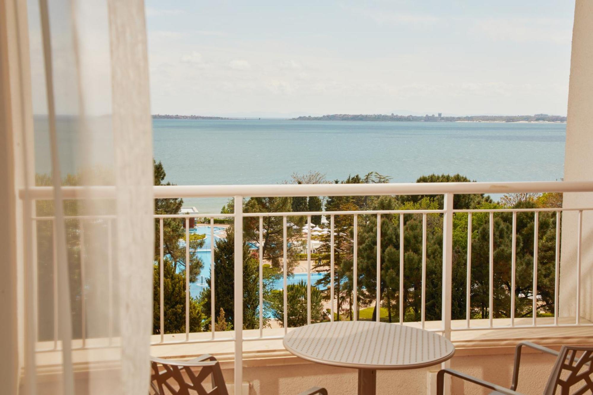 Dreams Sunny Beach Resort And Spa 外观 照片 View from a hotel room