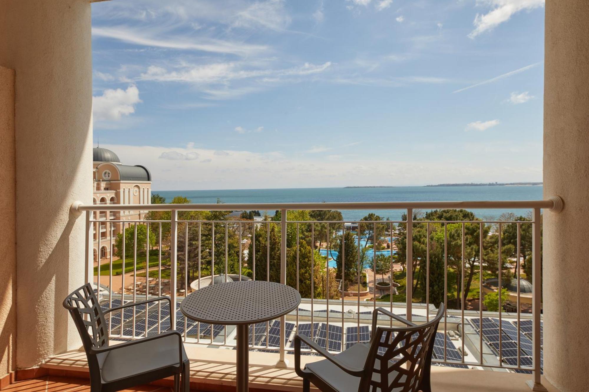 Dreams Sunny Beach Resort And Spa 客房 照片 Balcony of a hotel room