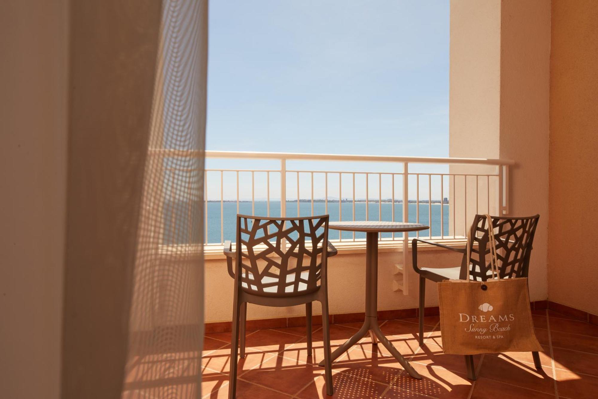 Dreams Sunny Beach Resort And Spa 客房 照片 Balcony of a guest room