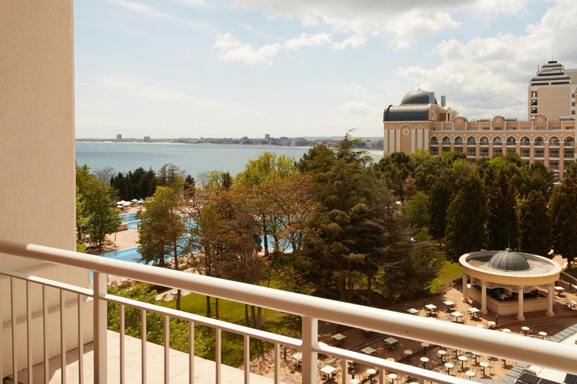Dreams Sunny Beach Resort And Spa 客房 照片 View of the Black Sea from the hotel