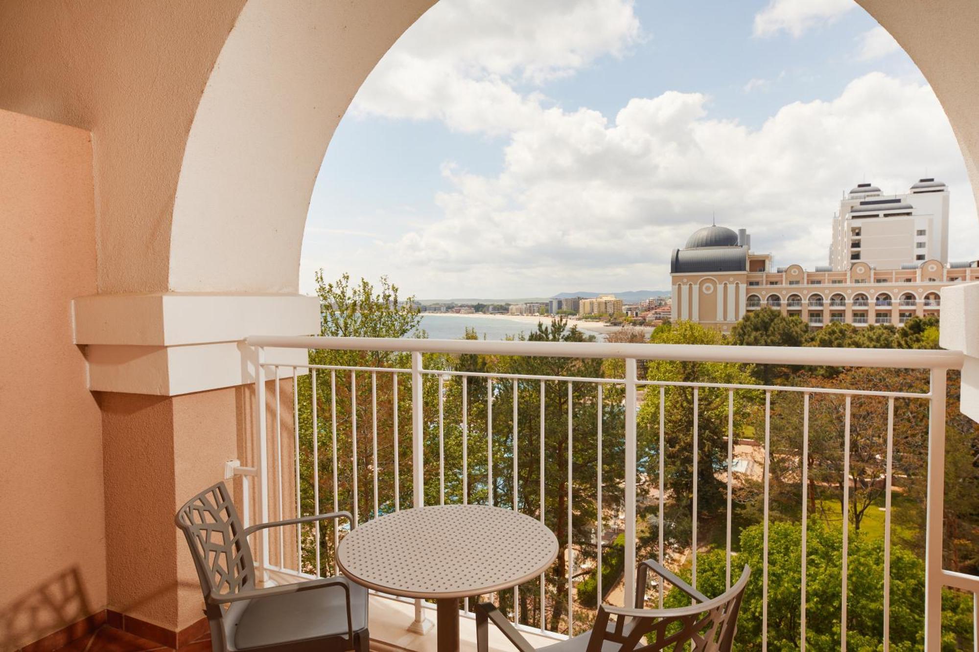 Dreams Sunny Beach Resort And Spa 客房 照片 Balcony view of the San Diego skyline