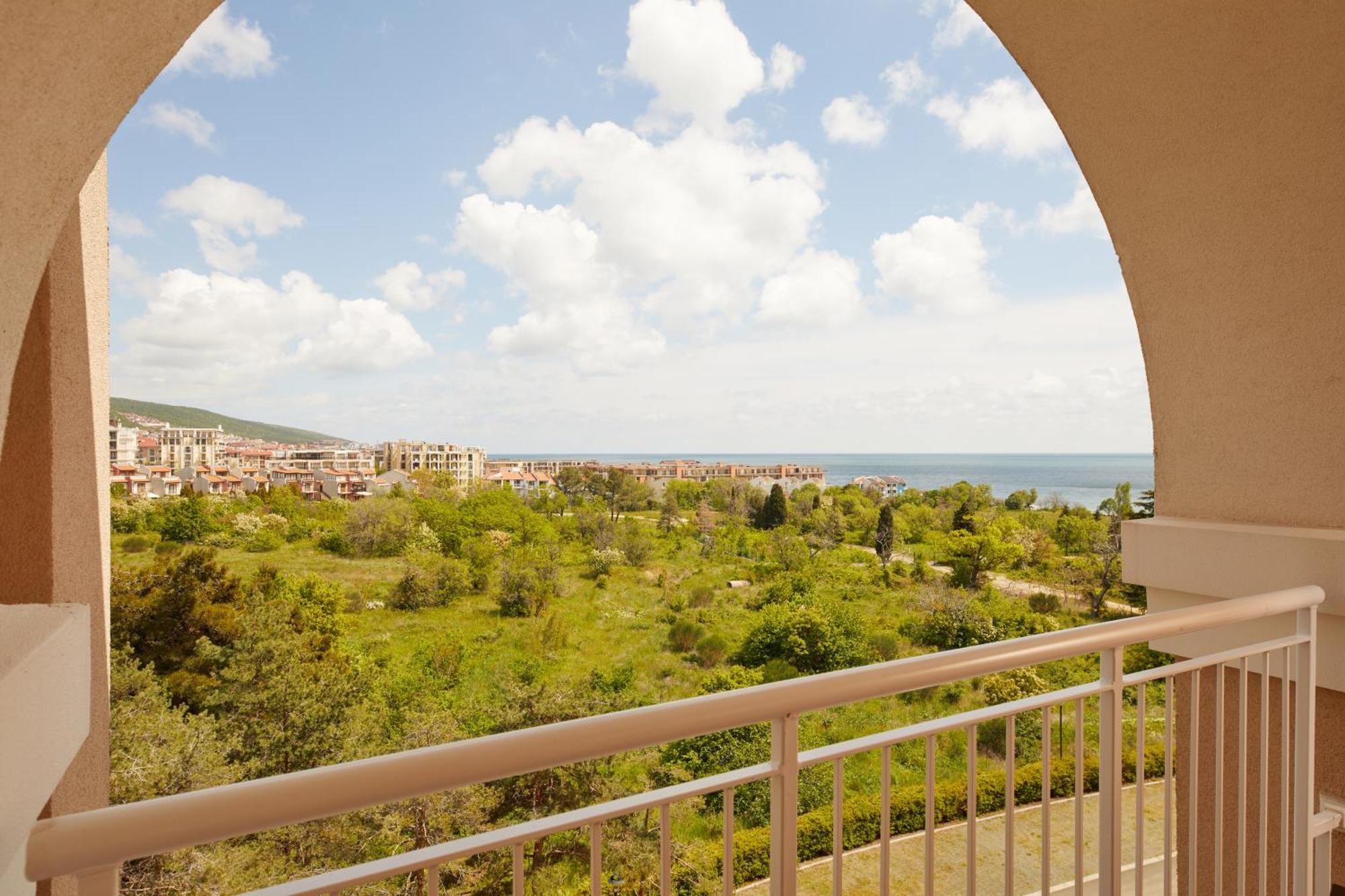 Dreams Sunny Beach Resort And Spa 客房 照片 View from a balcony
