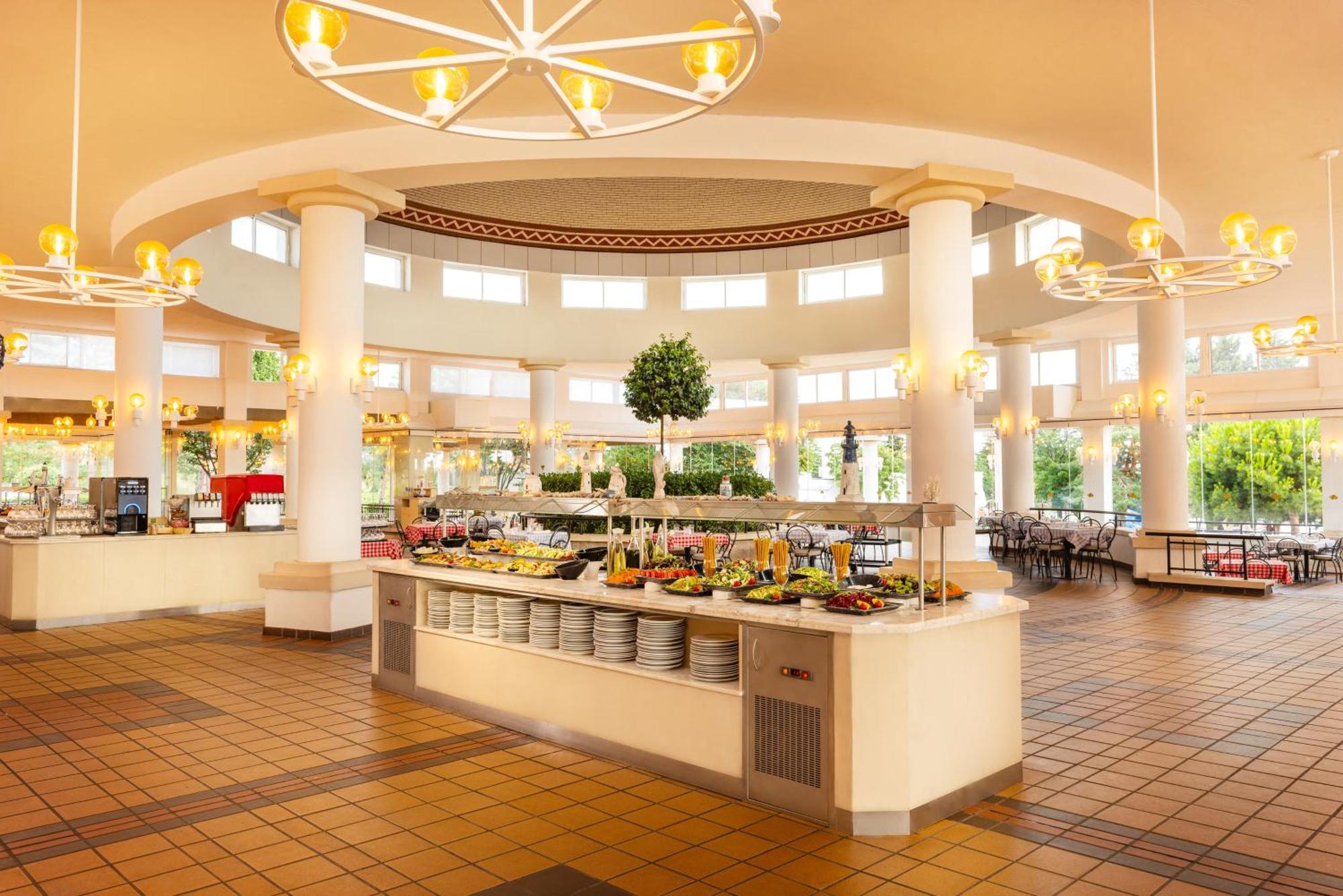 Dreams Sunny Beach Resort And Spa 外观 照片 The buffet at the Grand Hotel