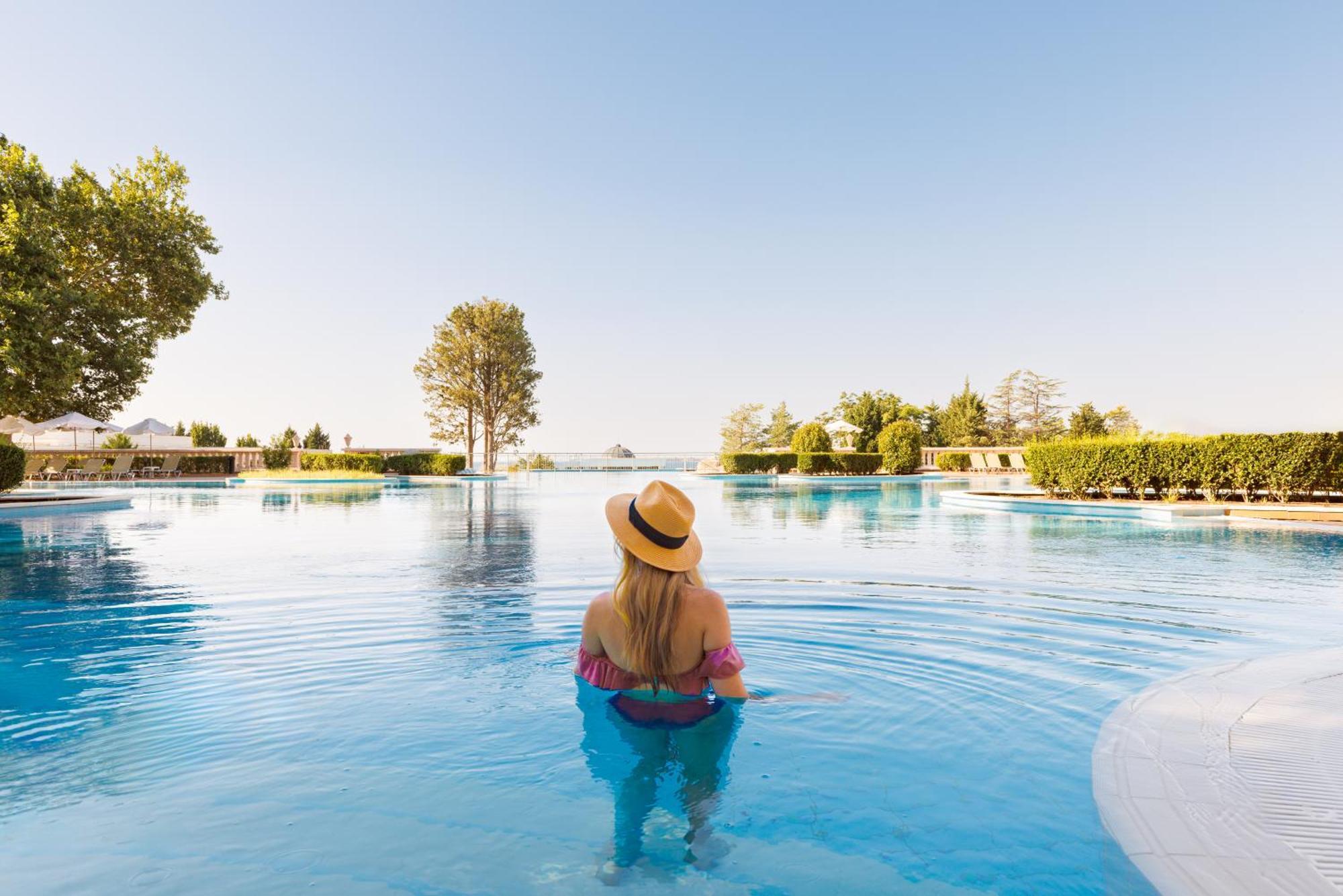 Dreams Sunny Beach Resort And Spa 外观 照片 Infinity pool at the resort