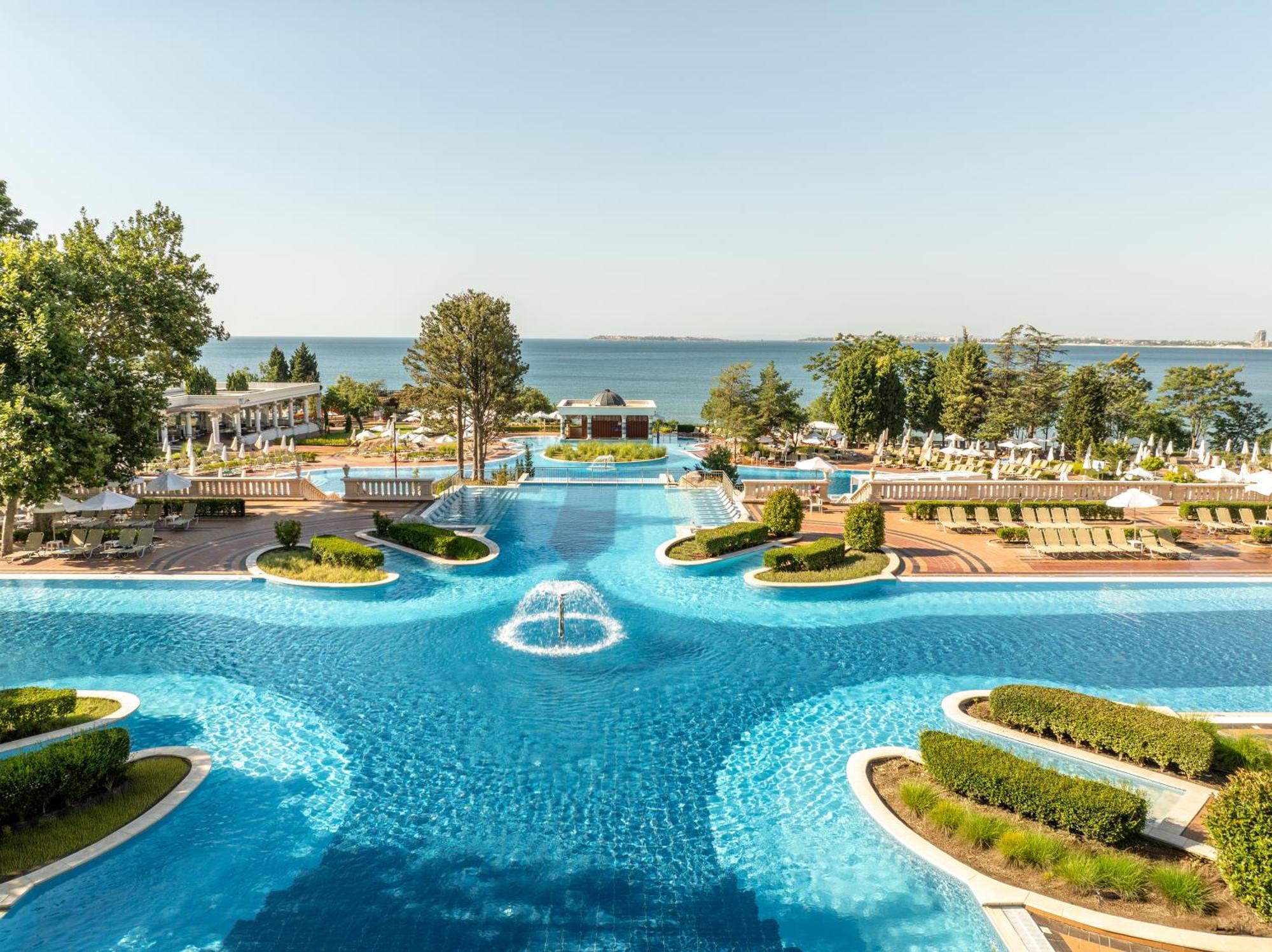 Dreams Sunny Beach Resort And Spa 外观 照片 The swimming pool at the hotel