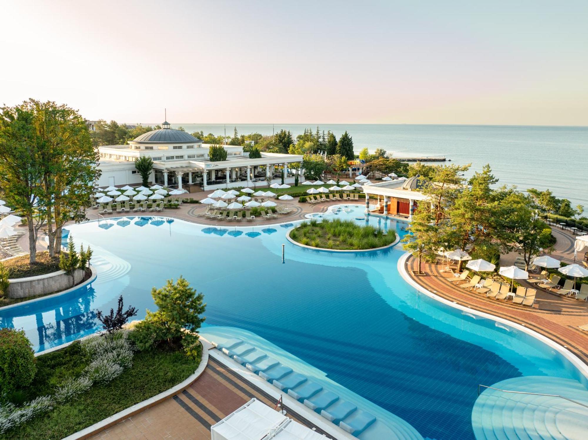 Dreams Sunny Beach Resort And Spa 外观 照片 The resort's main pool